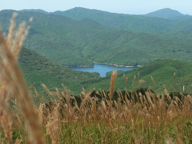 深入山山頂から聖湖を望む