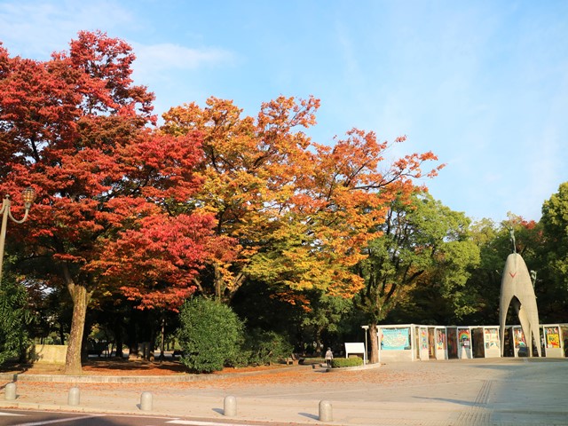広島平和記念公園の紅葉