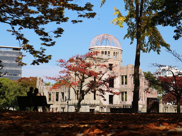 原爆ドームの紅葉